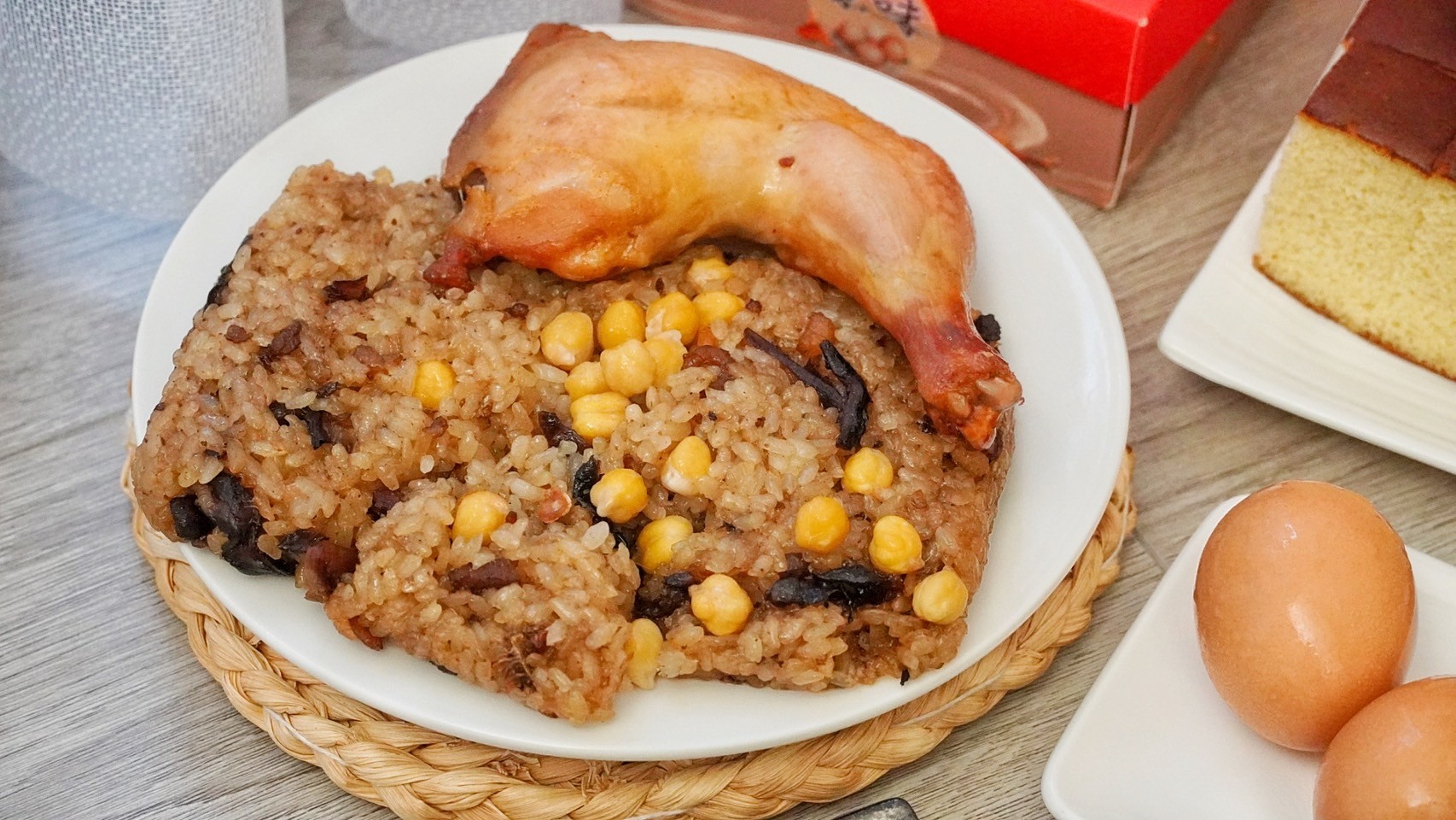 錦繡油喜禮盒|葷油飯 × 卡斯提拉 × 紅蛋 × 烤雞腿 四月南風錦繡油喜禮盒,葷油飯搭配卡斯提拉蛋糕、紅蛋與烤雞腿的滿月禮盒