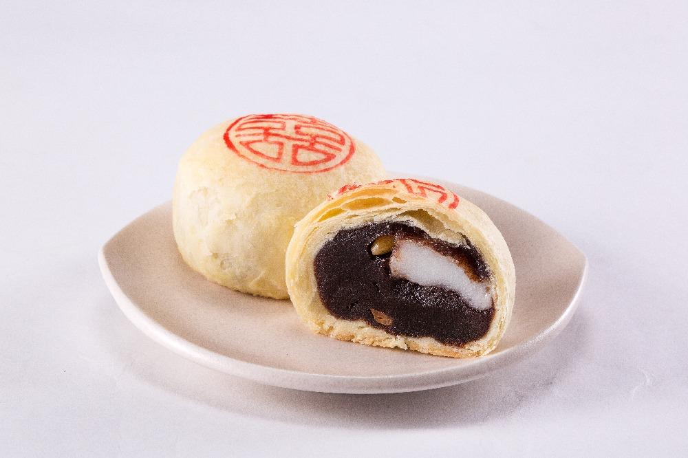 四月南風雪松酥，豆沙麻糬與松子香氣融合的精緻酥點